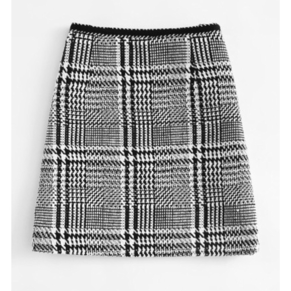 ๐SALE! LAST ONE โClassy Lady" Mini Skirt - Picture 2 of 7